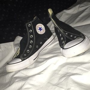 Converse size women’s 8 men’s 6